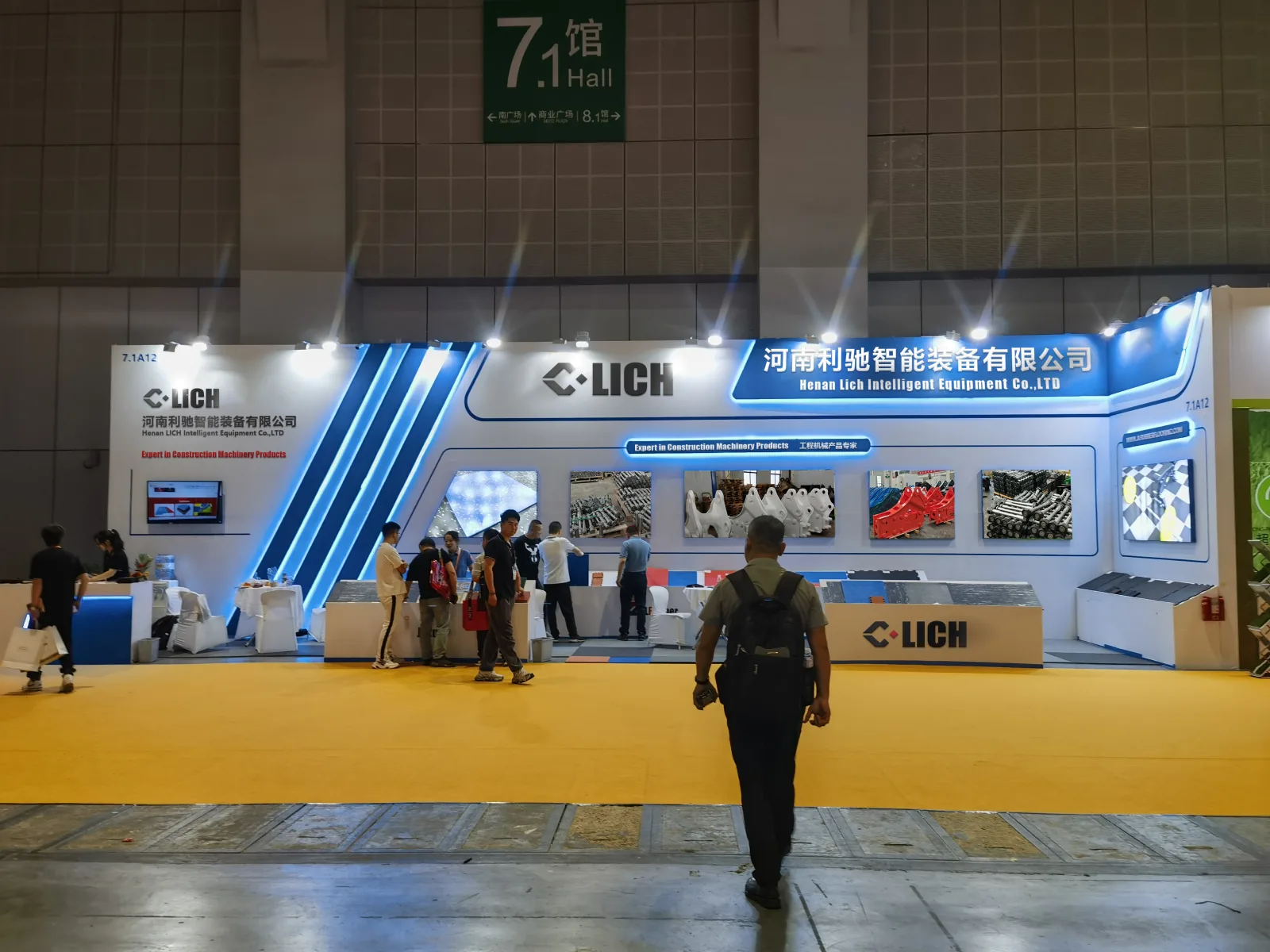 LICHI hydraulic breaker exhibition booth and visitor activity