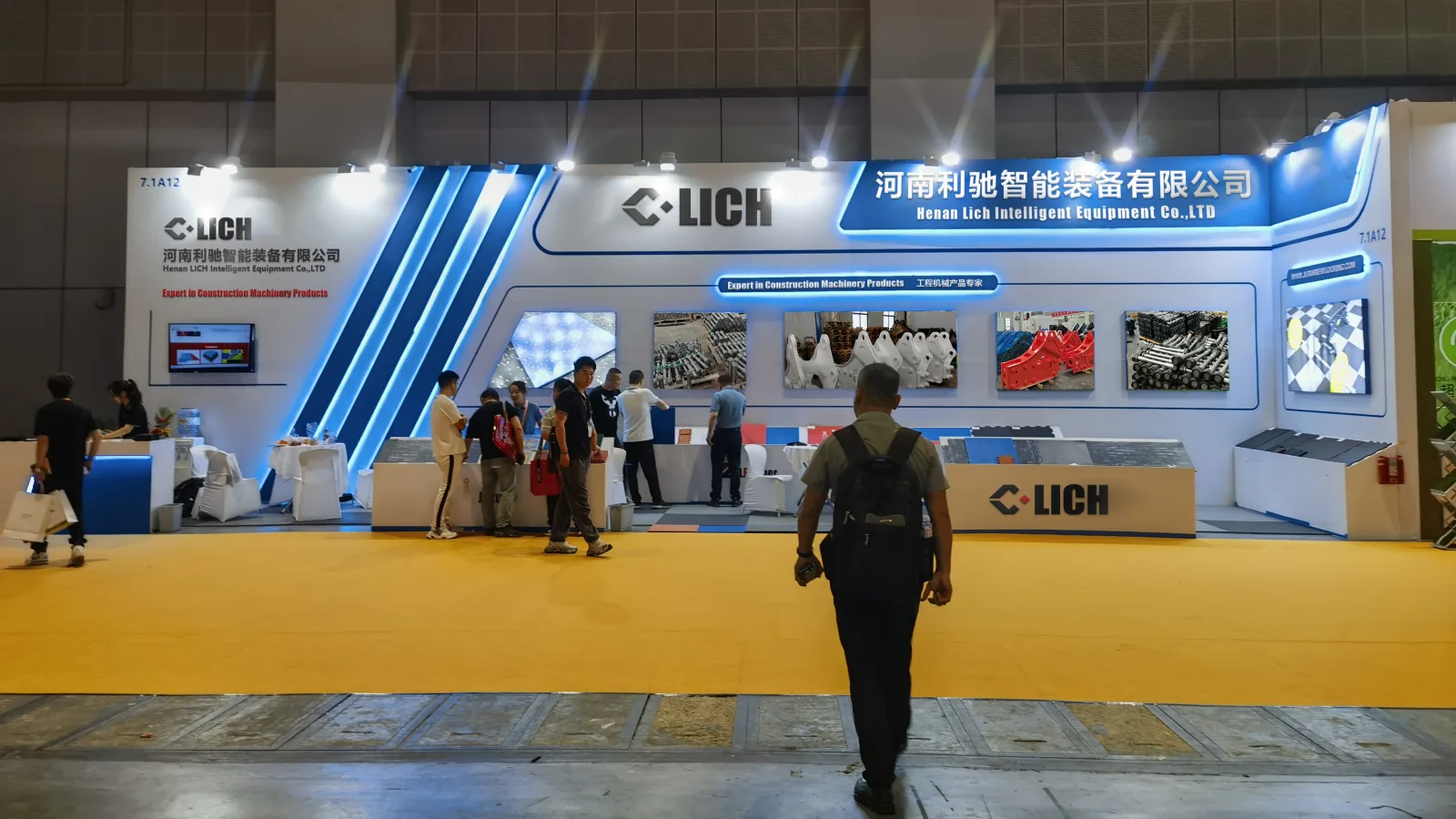 Wide view of the LICHI hydraulic breaker exhibition booth