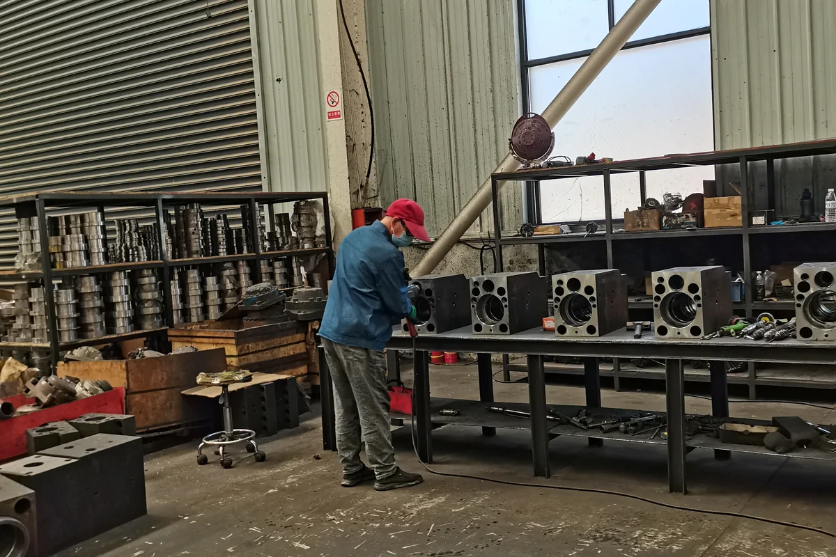 LICHI hydraulic breaker workshop and production floor